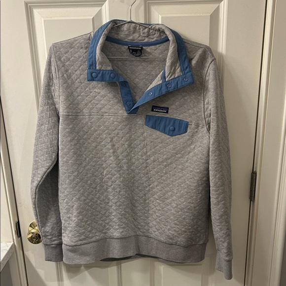 Patagonia Jackets & Blazers - Patagonia Quilted Snap Pullover in Light Gray with Blue Trim